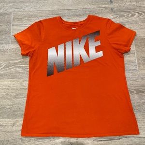 NIKE Athletic Cut T-Shirt
